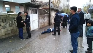 ŞOK görüntü: Evli qadına intim münasibət təklif edən kişini küçənin ortasında bu hala saldılar