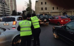 Bakıda şok kadrlar: Yol polisi vətəndaşı  niyə vurur? +VİDEO
