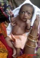 3 qollu doğulan körpəni “peyğəmbər” elan edib ibadət etməyə başladılar