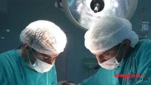 Bakıda əlində pirotexniki vasitə partladı… -Barmaqları dibindən üzüldü (Ürəyi zəiflər baxmasın+Fotolar)