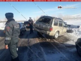 Erməni hərbçilər Kəlbəcərə gələn yolda qəzaya düşdü :7 yaralı var +FOTO