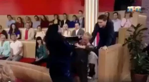 Canlı yayımda şok! Azərbaycan əsilli model qadının saçından tutub sürüdü