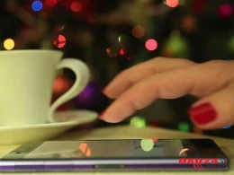 Ərinin telefonunu yoxlayan qadın dəhşətə gəldi - FOTO