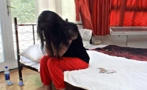 Azərbaycanda anasını  fahişəliyə cəlb edən qız həbs edildi - ŞOK HADİSƏ