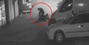 Şəhərin mərkəzində dəhşət: Rənanın boğazına bıçaq dirəyib,bu hərəkəti etdi