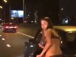 Bakıda biabırçılıq: Qızlar alt paltarında rəqs edib,canlı açdılar