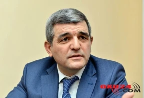 Fazil Mustafa siqaret çəkən dindarları qınadı