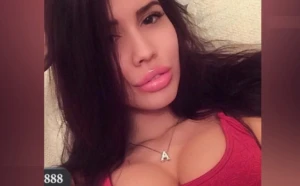 Erməni qızlardan qəribə aksiya - Azərbaycan kişiləri üçün soyundular