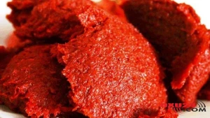 Tomatın içindən soxulcan çıxdı - Ailə XƏSTƏXANALIQ OLDU