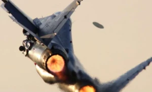 Qırıcı təyyarə yadplanetli gəmini belə təqib etdi