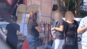 ŞOK görüntü: Şəhərin mərkəzində qiymət danışan fahişələr belə kameraya düşdü