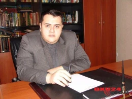 Tanınmış aparıcı başından əməliyyat olunub