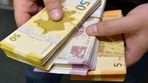 Güzəştlər təkcə dollar kreditlərinə şamil edilməyəcək – Manatla borcu olanlara şad xəbər