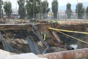 Metro uçdu,altında qalanlar var