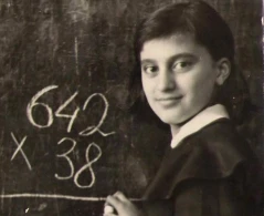 Tanıdığınız tanışlar: Nazir qızını tanıya bildiniz?..