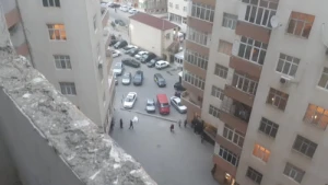 Bakıda gənc qız özünü hündürmərtəbəli binadan atdı