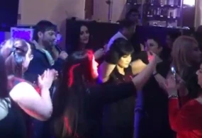 Azərbaycanda qızlar görün hansı mahnıya oynadı:"Kazbekə şey basım zırranım..."