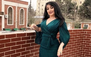 Afətdən Flora Kərimovaya növbəti təhqir:"Əxlaqsız,sidik içən,başını qırxan..."