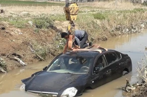 Dəhşətli qəza: Qadın maşın qarışıq kanala düşdü