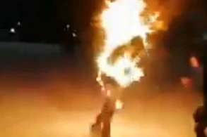 Azərbaycanda dəhşətli hadisə: Ailəsinin gözü qarşısında üstünə benzin tökdü Və...