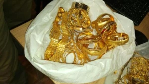 Rütbəli şəxsin qardaşı qızı azərbaycanlı aktrisanın qızıllarını oğurladı