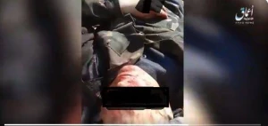 İŞİD rus hərbçiləri öldürüb maşının arxasında aparır -Dəhşətli görüntü yayıldı