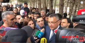 "Sən bu binada yaşaya bilərsənmi?"-Yanan binanın sakinindən "Qaçqınkom"un sədrinə sual