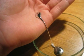 Azərbaycanda dəhşət: 18 yaşlı hamilə qız zəhər içdi