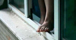 Yasamalda gənc qız özünü 9 mərtəbədən atdı