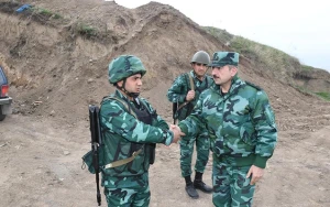 Elçin Quliyev sər­hə­ddə yerləşən döyüş məntəqə­lə­rin­i yoxladı