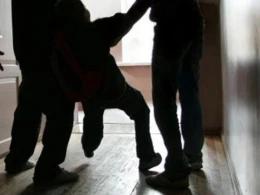 Evə gec gələn uşaq atası tərəfindən ölümcül döyüldü