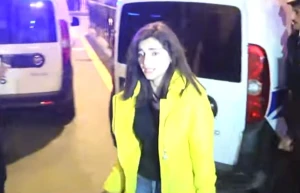 Bakıda ana qızını evdə oğlanla tutdu, aləm bir-birinə dəydi