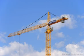 Kran fəhlənin başına düşdü - Azərbaycanda dəhşət