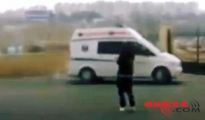 Başına “təcili yardım”lar dolanan tibb bacısını maşın vurdu, həlak oldu