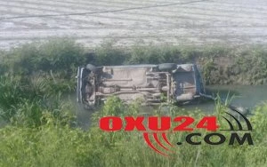 Ucarda VAZ-2106 su kanalına aşdı