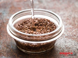 Günəş ləkələrindən kətan toxumu ilə qurtulun