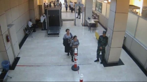 Azərbaycanda vətəndaşı incidən  rəis işdən qovuldu - Gömrükdən şikayətçiyə təşəkkür