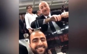 Prezidentdən onunla “selfie” çəkmək istəyən gəncə maraqlı jest - VİDEO