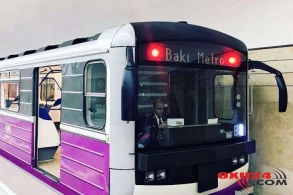 Bakı metrosunda DƏHŞƏT: Qadın özünü qatarın altına atdı - FOTO