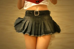 Qısa ətək geyinənlər daha çox maaş alacaq - ŞİRKƏTDƏN SKANDAL QƏRAR