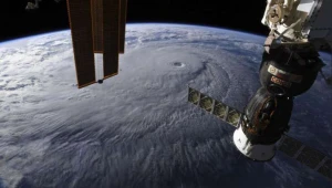 NASA kosmosdan yayımı yarımçıq kəsdi — Naməlum işıq şüas