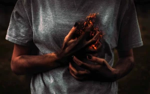 Ürək əməliyyatı zamanı xəstənin döş qəfəsində yanğın çıxdı – Cərrahlar alovu sondürüblər