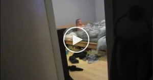 Rayona gedən Gülay geri qayıdarkən bacısını əri ilə yataqda tutdu -Azərbaycanda