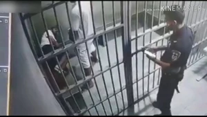 Həbsxanadan şok görüntü: Məhbus digər məhbusla intim əlaqədə olarkən yaxalandı