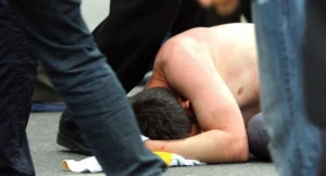 Azərbaycanda ŞOK hadisə: Qıza sataşan mollanı soyundurub başına bu oyunu açdılar