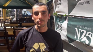 1 il əvvəl onu vurub qaçan sürücü hələ də tapılmır - Vətəndaş polisdən şikayətçidir