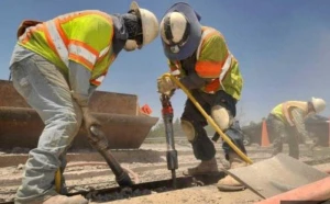 Azərbaycanda fəhlələrin maaşı artırıldı