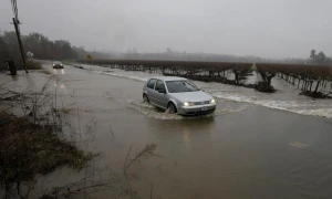 Dəhşətli anlar: Şəhər sular altında qaldı,sel evləri yuyub apardı