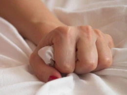 Vəhşicəsinə intim münasibət zamanı qadın öldü, kişi həbs olundu