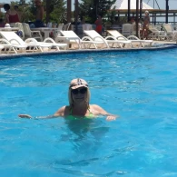 "Elit star" Cəmilənin hovuzda  gənc oğlanla